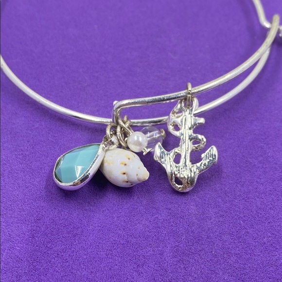 💛 Classic Silver Nautical Charm Bracelet with Blue Accents - Picture 4 of 4